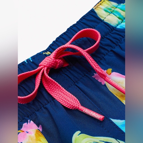 Chubbies classic swim trunks in ‘The Fowl Plays’ print. 5.5 inch inseam. NWT! - Picture 5 of 7